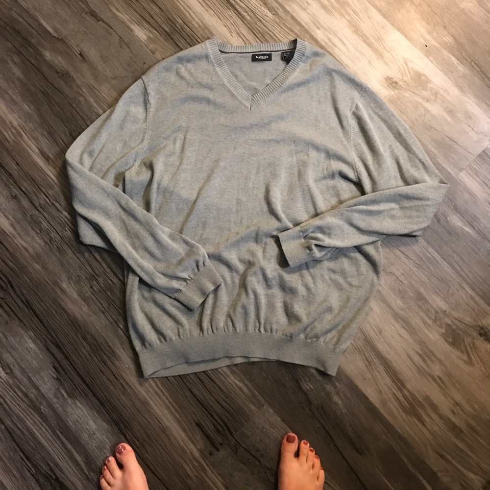 Grey V-Neck Swater - Picture 2 of 4