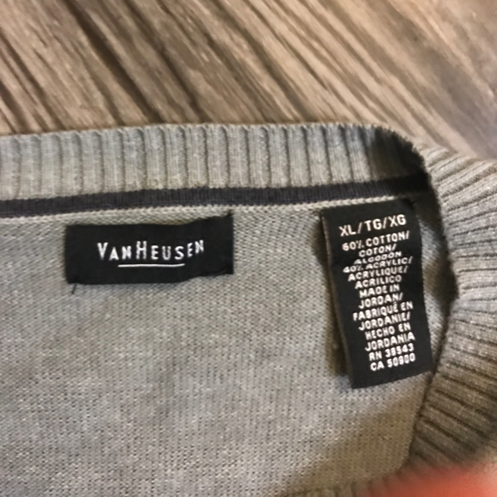 Grey V-Neck Swater - Picture 3 of 4