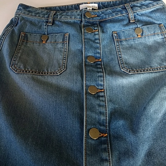 Denim skirt , frayed hem, skirt, basics - Picture 2 of 3