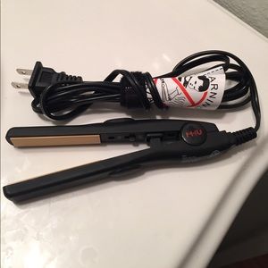Travel size mini straightener