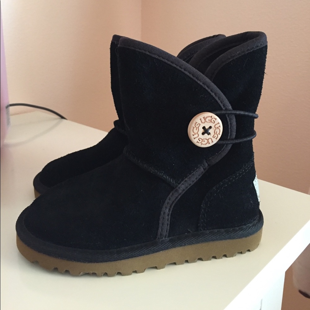 Leona UGG.