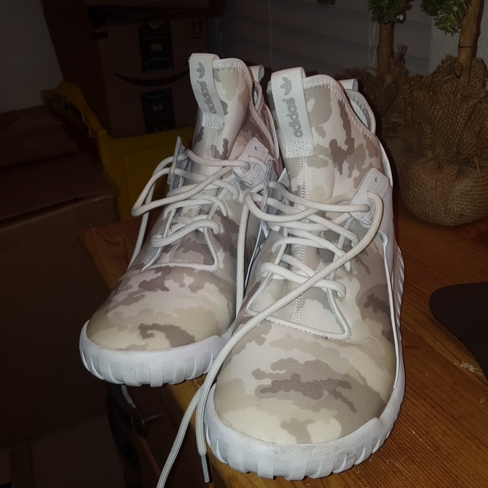 Men's Adidas size 10.5 cameo shoes