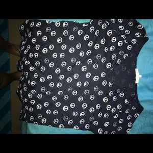 Long sleeve shirt with peace signs