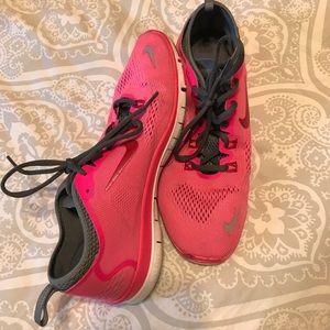 Nike free tennis shoes