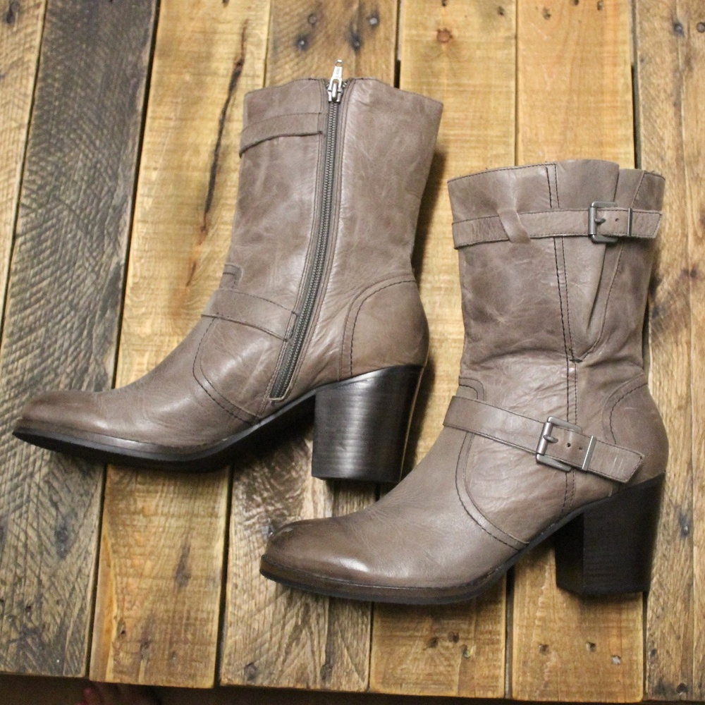 Crown Vintage brown heeled leather boots, size 9.5