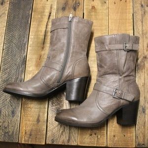 Crown Vintage brown heeled leather boots, size 9.5