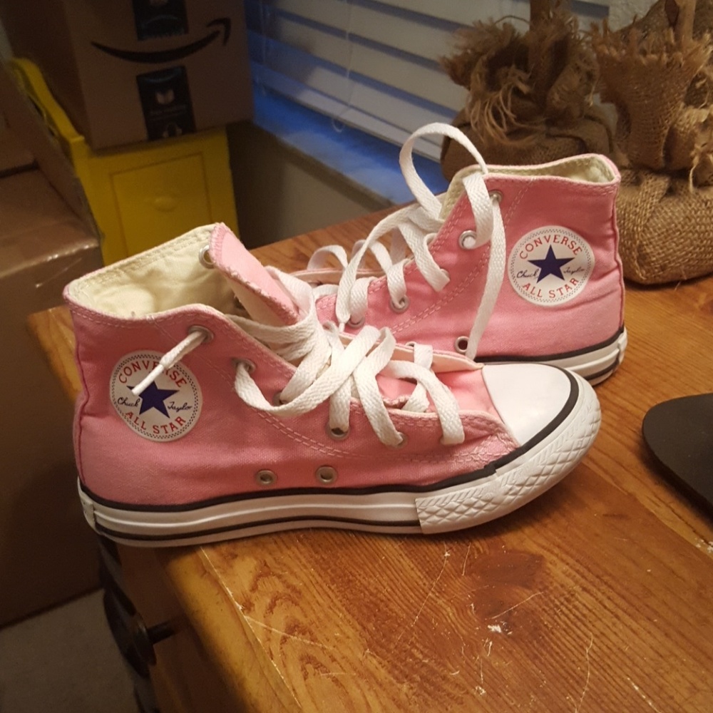 Girls converse size 1