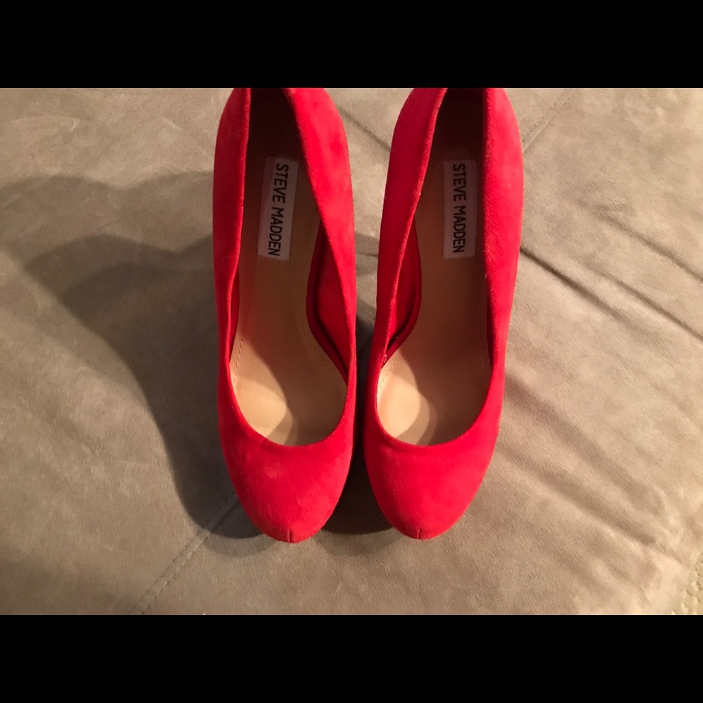 steve madden red pumps