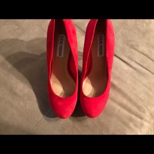 steve madden red pumps