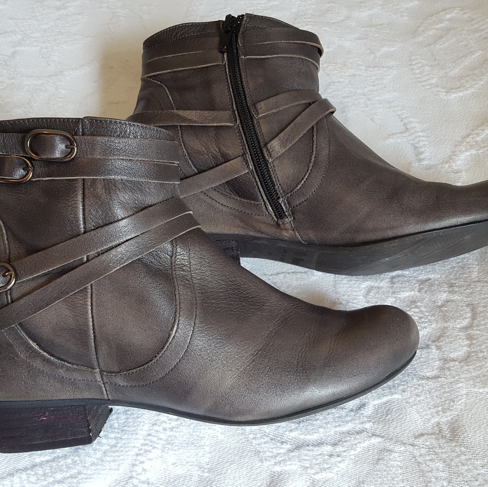 Miz Mooz gray leather ankle booties size 10