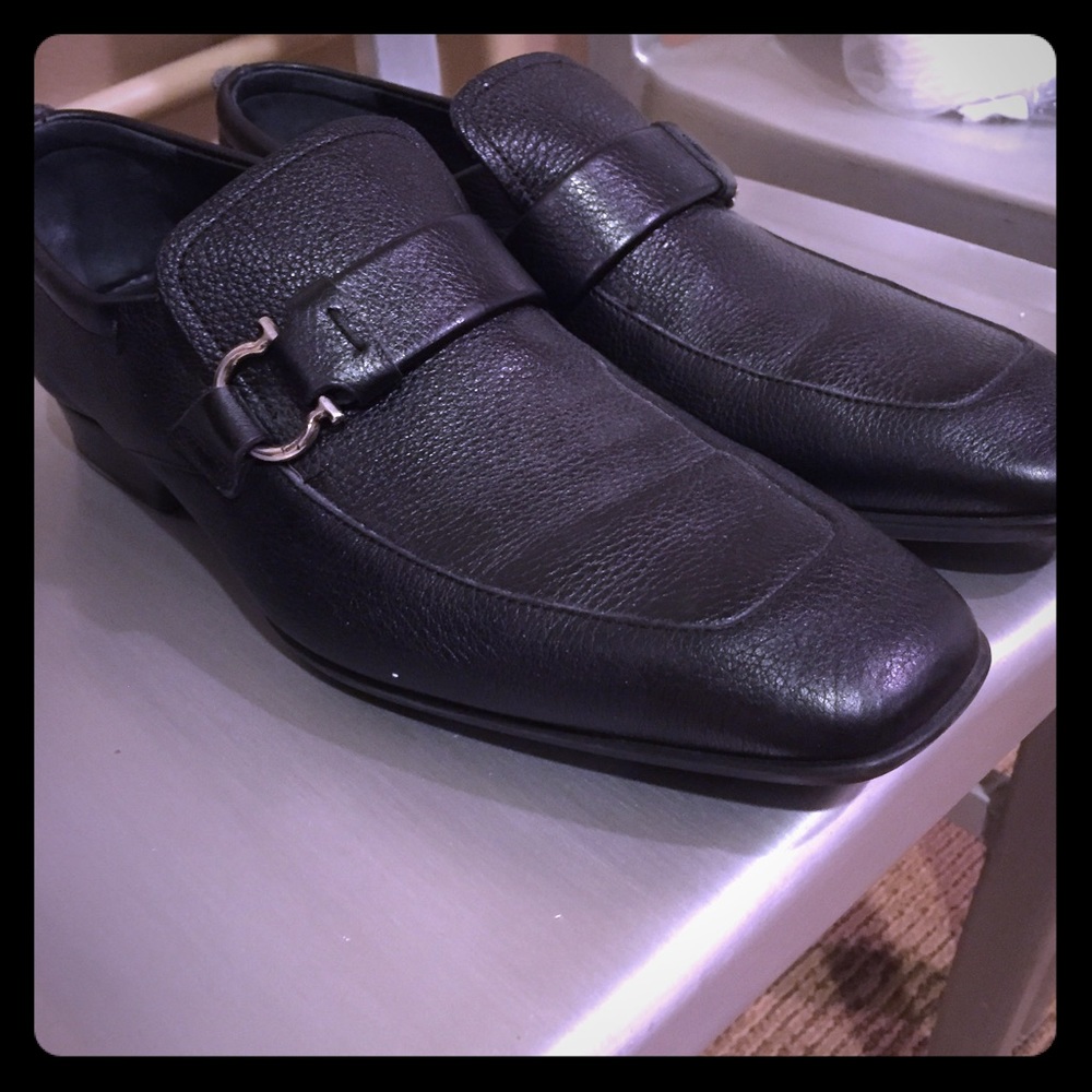 SALVATORE FERRAGAMO BLACK LEATHER LOAFERS