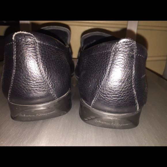 SALVATORE FERRAGAMO BLACK LEATHER LOAFERS