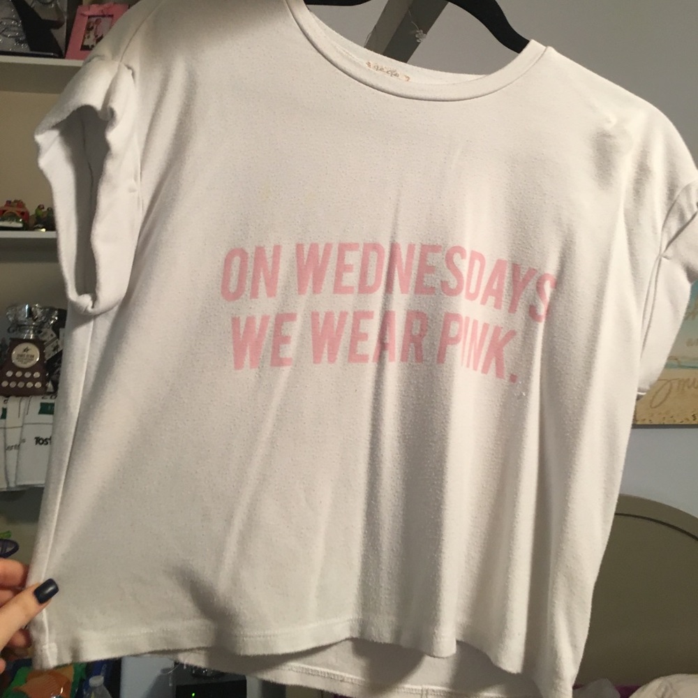 Cropped t shirt "on wednesdays we wear pink"