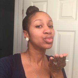 Meet your Posher, Pamela