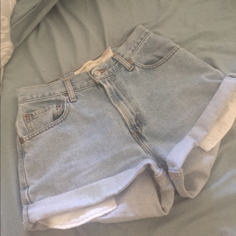 NWOT Levi's Rolled High Waisted Shorts