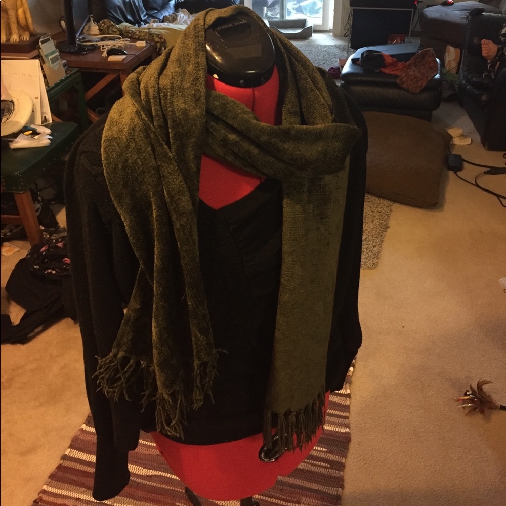 Acrylic scarf with fringe