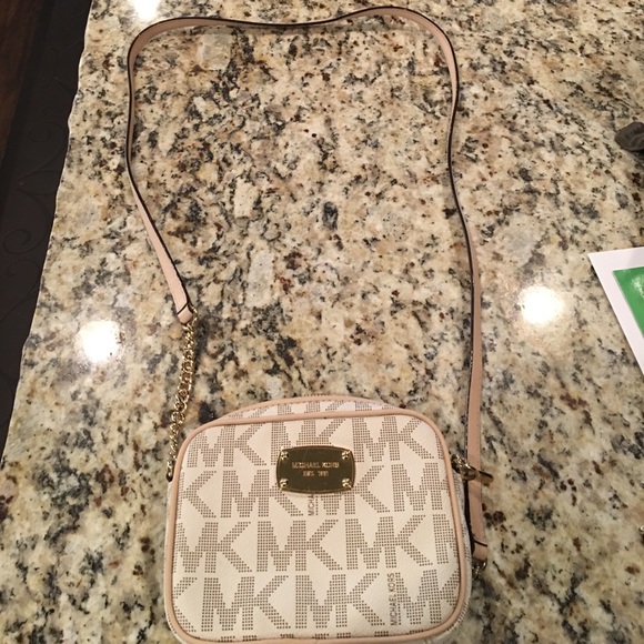 MK purse - Picture 2 of 2