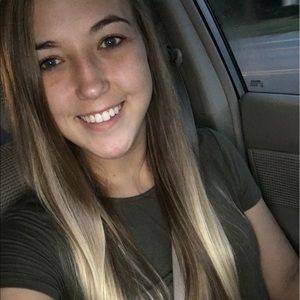 Meet your Posher, Caitlin