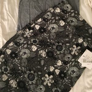NWT Lularoe Cassie super cute skirt