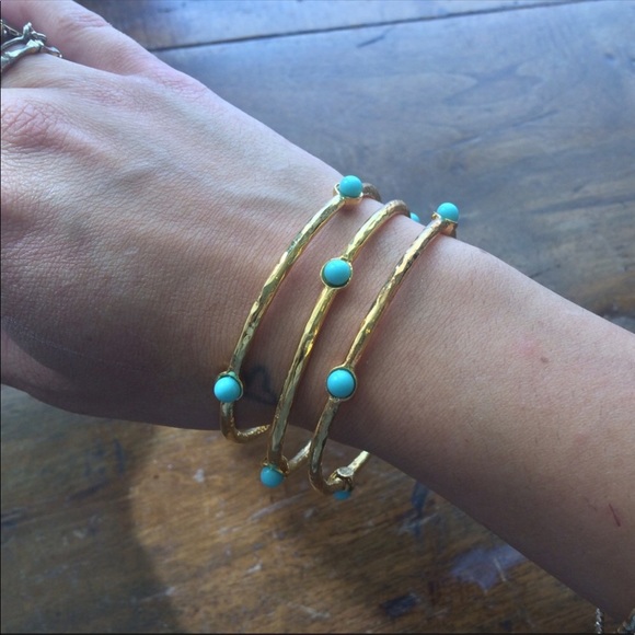 Snazzy and stackable gold plated bangle - Picture 2 of 2