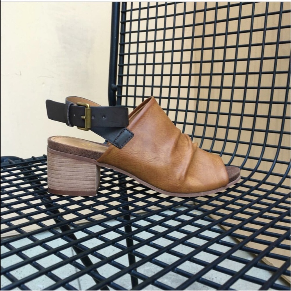 Cognac Distressed Rushed Slingback Mule Sandal - Picture 3 of 5