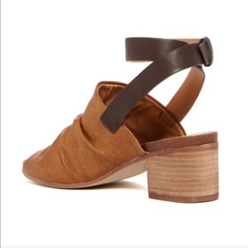 Cognac Distressed Rushed Slingback Mule Sandal - Picture 5 of 5