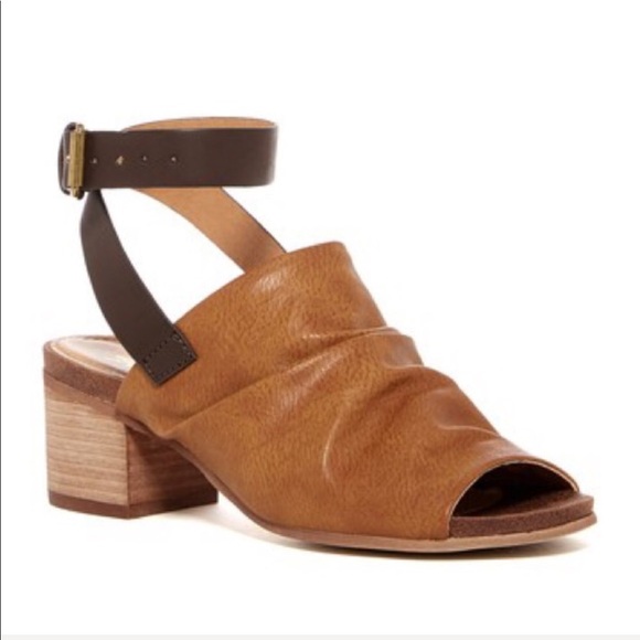 Cognac Distressed Rushed Slingback Mule Sandal - Picture 4 of 5