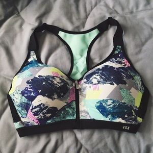 VS Front-Close Sports Bra