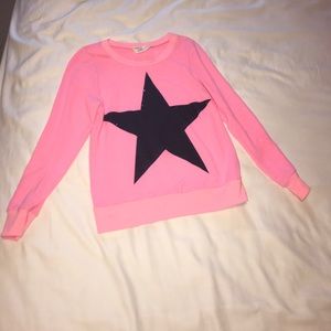 Hot pink sweatshirt with Navy star