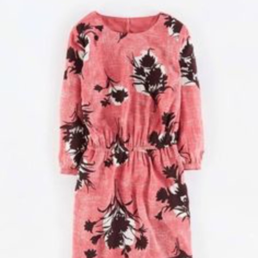 Boden dress Semi fitted shape;
