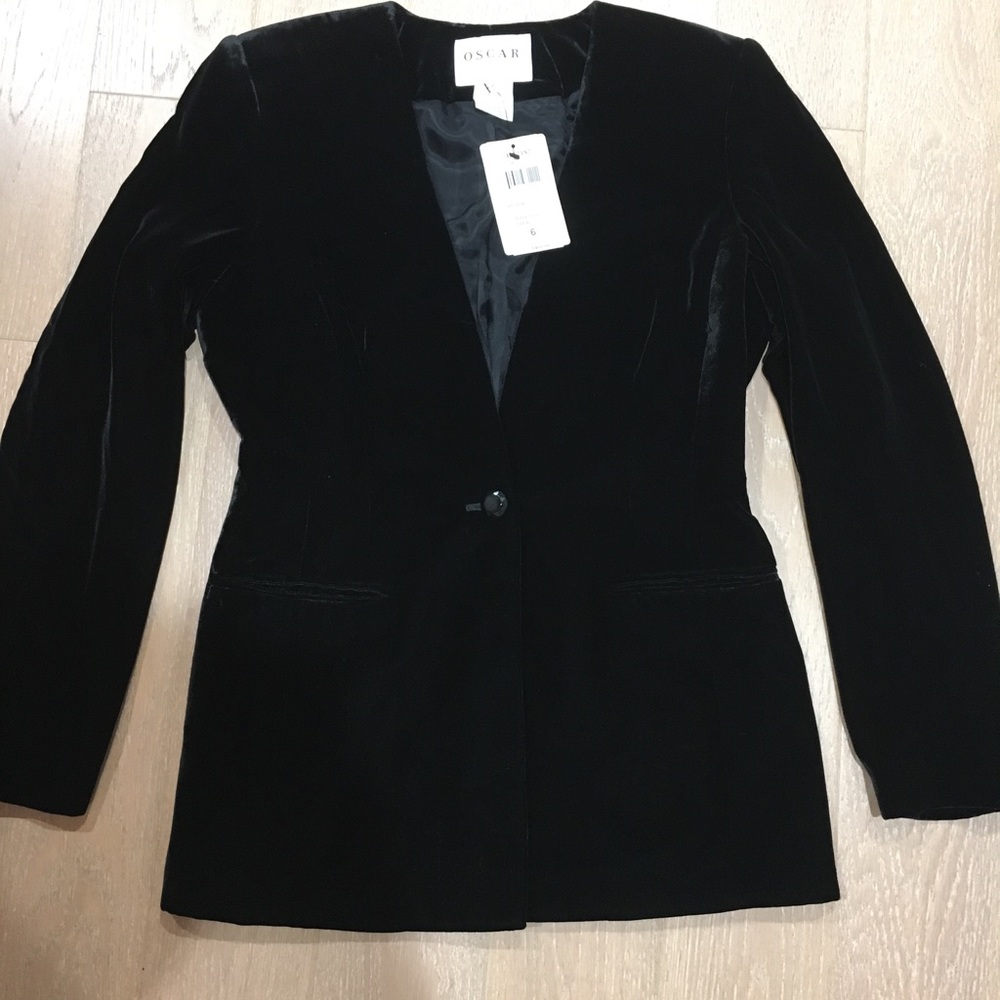 Classic, crushed velvet Oscar de la Renta blazer