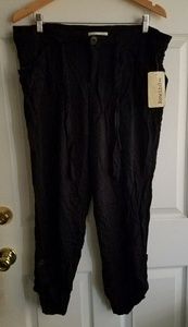 Juniors Size Large Capri Pants