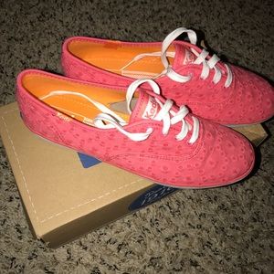 Woman's coral keds