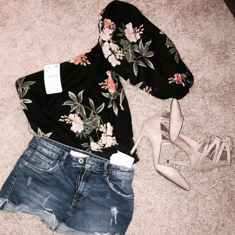 Zara off the shoulder floral bodysuit *1 HOUR SALE