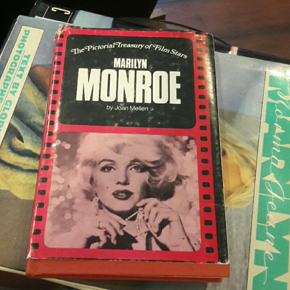 The Pictoral Treasury of Film Stars Marilyn Monroe