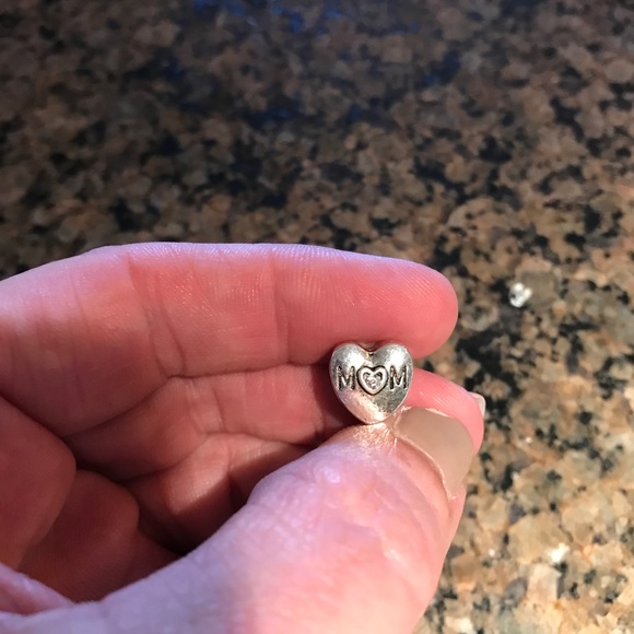 Mom Heart Charm - Picture 1 of 3