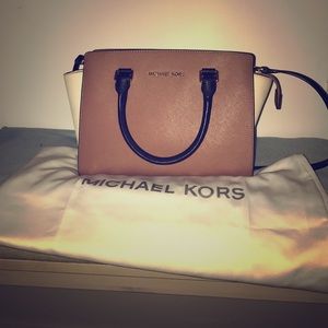 Michael Kors Selma Satchel Crossbody Pink black