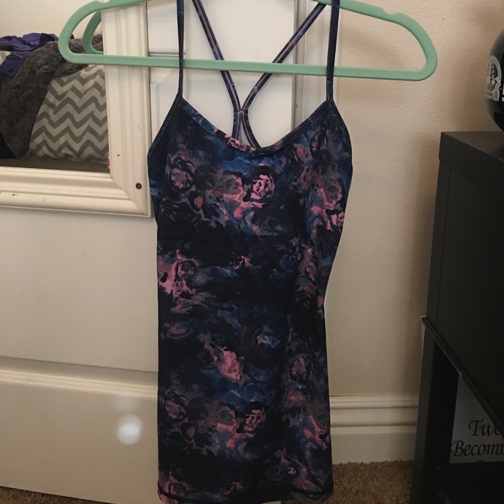 Lululemon power Y tank size 4 perfect condition!!