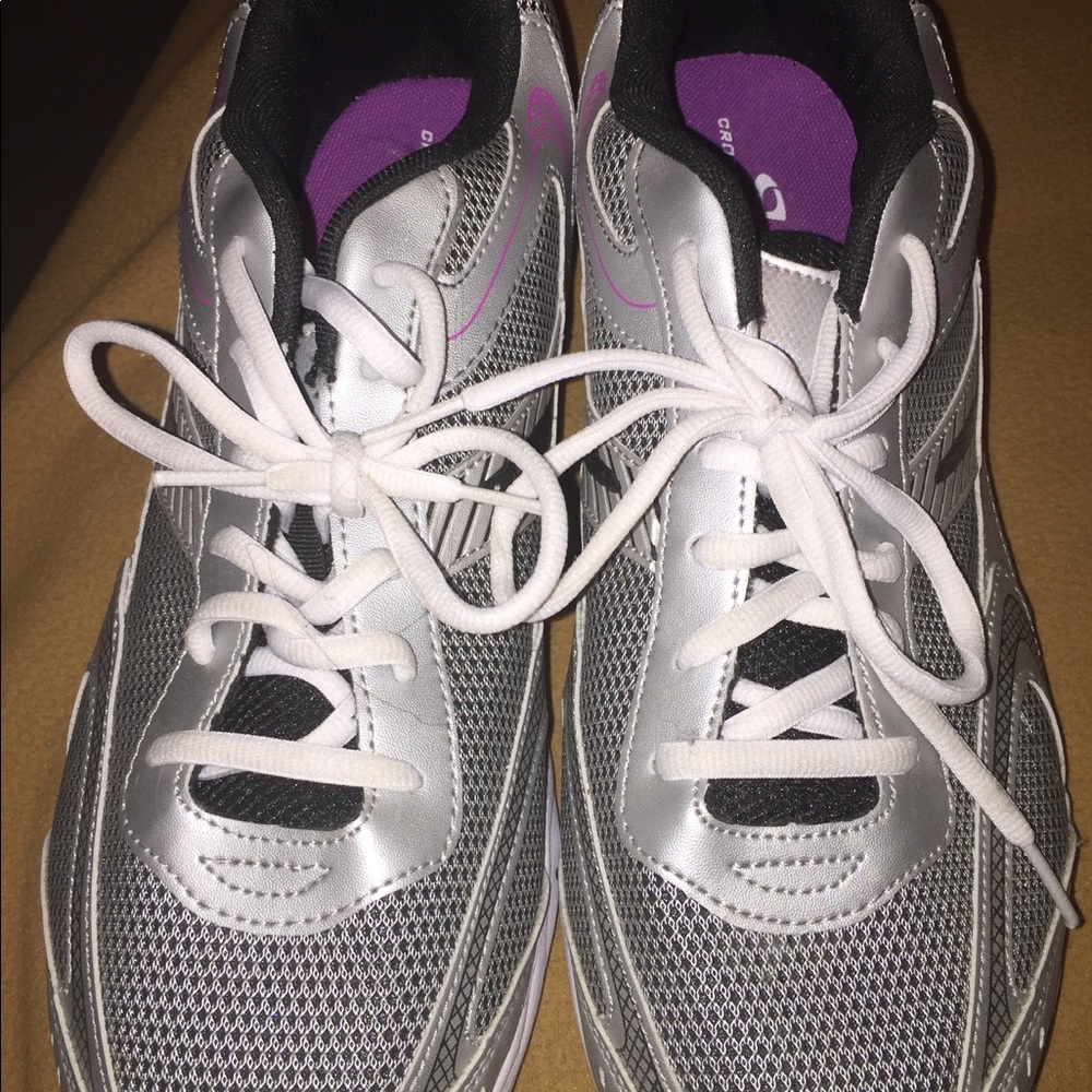 Sneakers (12)