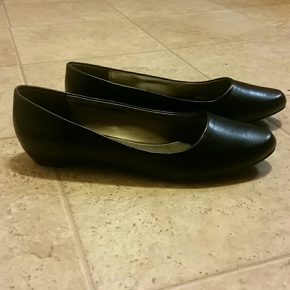 ☆2 Pair for 1☆ Low Price - NWT Basic Black Flats