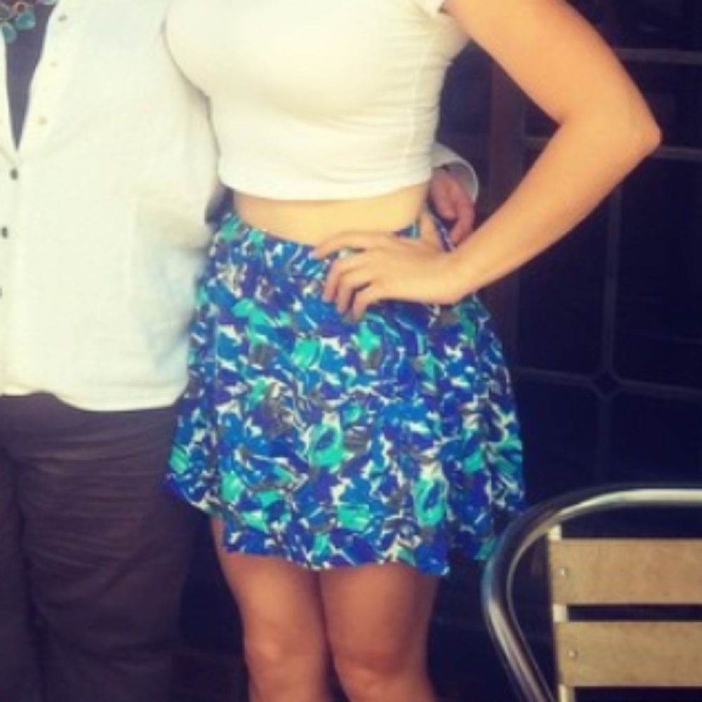 Flowey patterned skirt with pockets