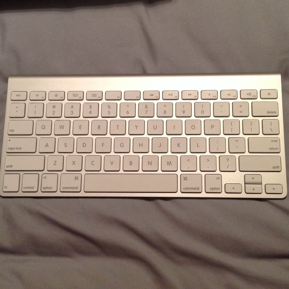 APPLE Wireless Keyboard