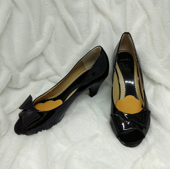 Markon Shoes - ❗FINAL PRICE❗Markon black open toe low heel pumps.
