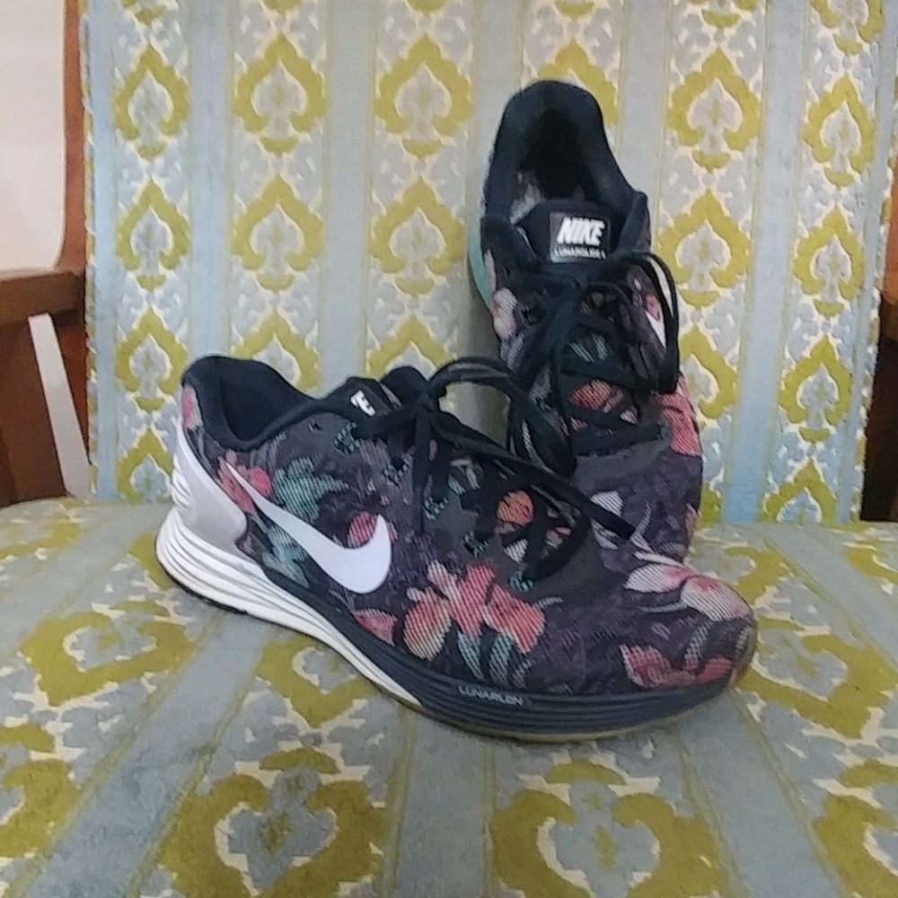 Rare tropical floral Nike Lunarglide 6