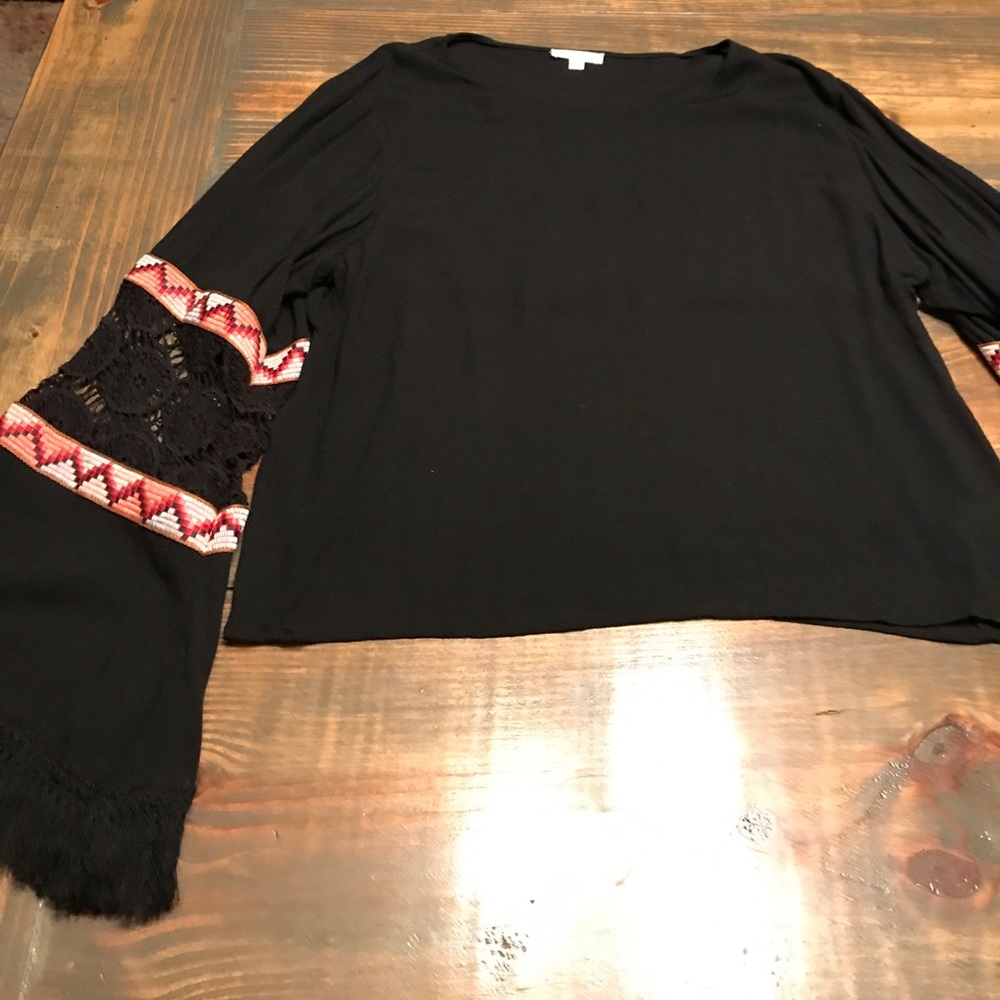 Black top wth fringe sleeves