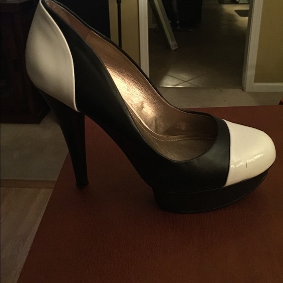 BCBG Platform heel - Picture 1 of 4