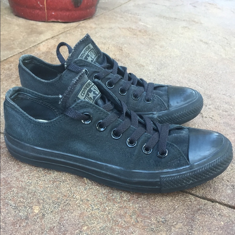 All black converse men's 5 women's 7
