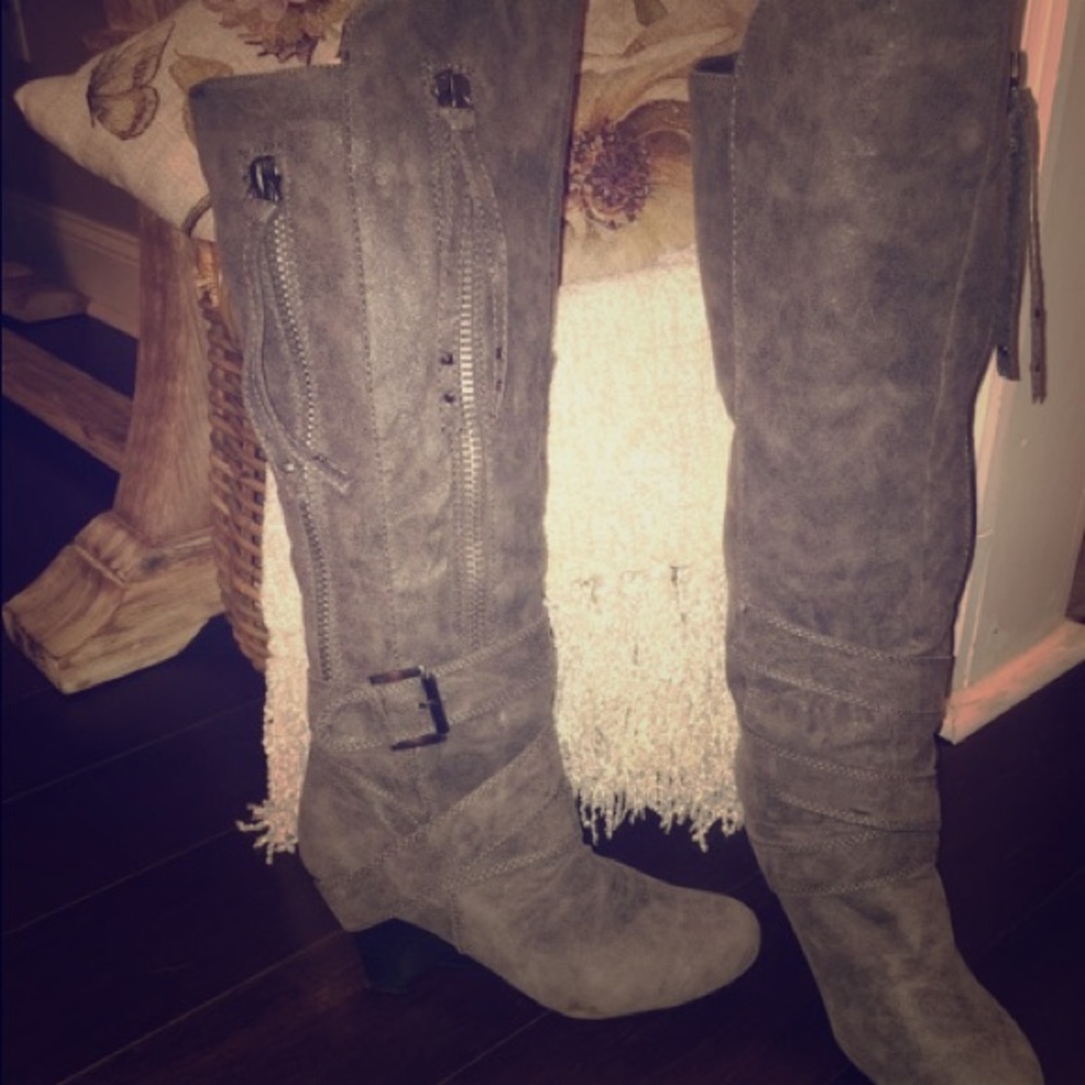 Gray wedge boots