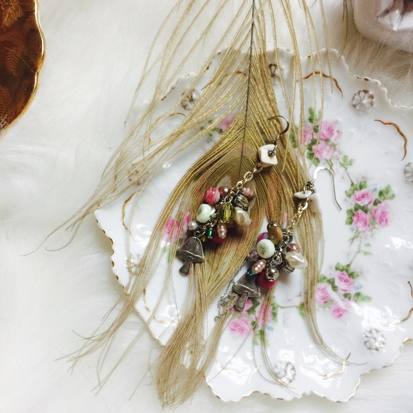 . {ALICE + CATERPILLAR} Silver charm earrings - Picture 5 of 5