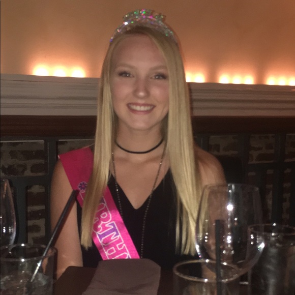 Meet your Posher, Hannah - Picture 1 of 1